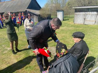 Глава района Андрей Жайлович лично поздравил ветерана ВОВ Афанасия Сушко