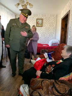 А.Калеева поздравила с Днем Победы ветерана войны К.Грицевич