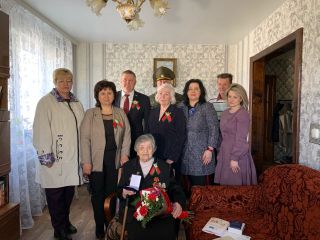 А.Калеева поздравила с Днем Победы ветерана войны К.Грицевич