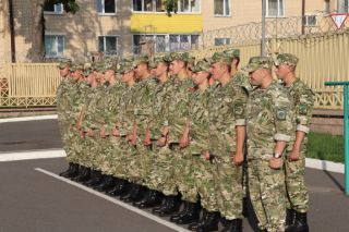 В объективе Солигорск: как военнослужащих патрульной роты поздравили с юбилеем части
