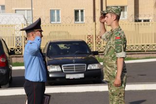 В объективе Солигорск: как военнослужащих патрульной роты поздравили с юбилеем части