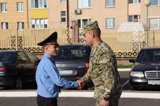 В объективе Солигорск: как военнослужащих патрульной роты поздравили с юбилеем части