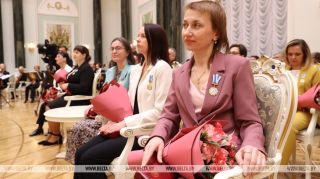 Лукашенко вручил госнаграды самым успешным женщинам и генеральские погоны самым мужественным воинам
