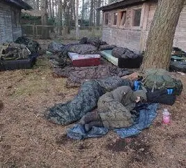 Польским военнослужащим приходится побираться