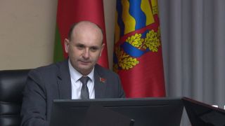 Глава района провел экстренное совещание по вопросам реагирования всех заинтересованных служб в расчистке дорог города и района от снега