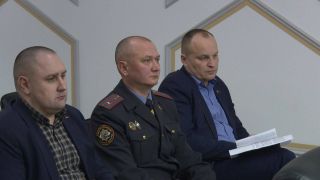 Глава района провел экстренное совещание по вопросам реагирования всех заинтересованных служб в расчистке дорог города и района от снега