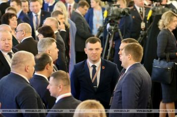 ВНС 25 апреля продолжает работу. В повестке дня - утверждение Концепции нацбезопасности и Военной доктрины