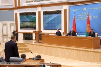 "Есть чем гордиться, но надо двигаться дальше". Вот что требует Лукашенко от сельского хозяйства