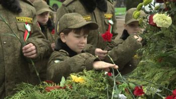 9 мая – день нашей памяти. Митинг у мемориального комплекса "Скорбящая мать"