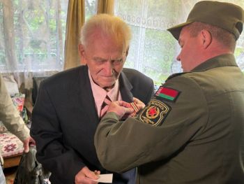 В Солигорске ветеранам вручили медали в честь 80-летия освобождения Беларуси