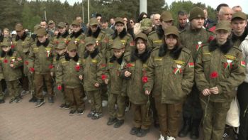 9 мая – день нашей памяти. Митинг у мемориального комплекса "Скорбящая мать"
