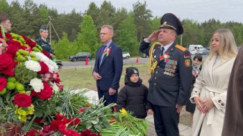 9 мая – день нашей памяти. Митинг у мемориального комплекса "Скорбящая мать"
