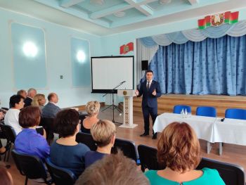 Министр образования посетил среднюю школу № 6 Солигорска