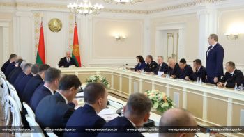 Президент Беларуси Александр Лукашенко 19 августа провел совещание с руководством Совета Министров