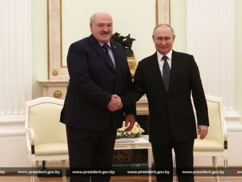 Путин наградил Лукашенко орденом Святого апостола Андрея Первозванного - высшей наградой России