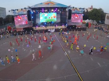 Танцевальное шоу Вадима Матанцева собрало более 500 участников