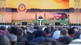 Торжественная церемония чествования аграриев на фестивале-ярмарке "Дажынкі-2024" в Мостах