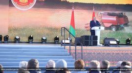 Торжественная церемония чествования аграриев на фестивале-ярмарке "Дажынкі-2024" в Мостах