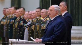 Президент Беларуси Александр Лукашенко  вручил государственные награды и погоны высшему офицерскому составу