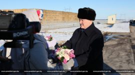 Президент Беларуси Александр Лукашенко  в Смолевичском районе Минской области посетил сельхозпредприятие "Шипяны-АСК"