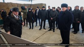 Президент Беларуси Александр Лукашенко  в Смолевичском районе Минской области посетил сельхозпредприятие "Шипяны-АСК"