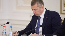 "Страна прежде всего". Лукашенко потребовал поставить в равные условия частные и государственные предприятия