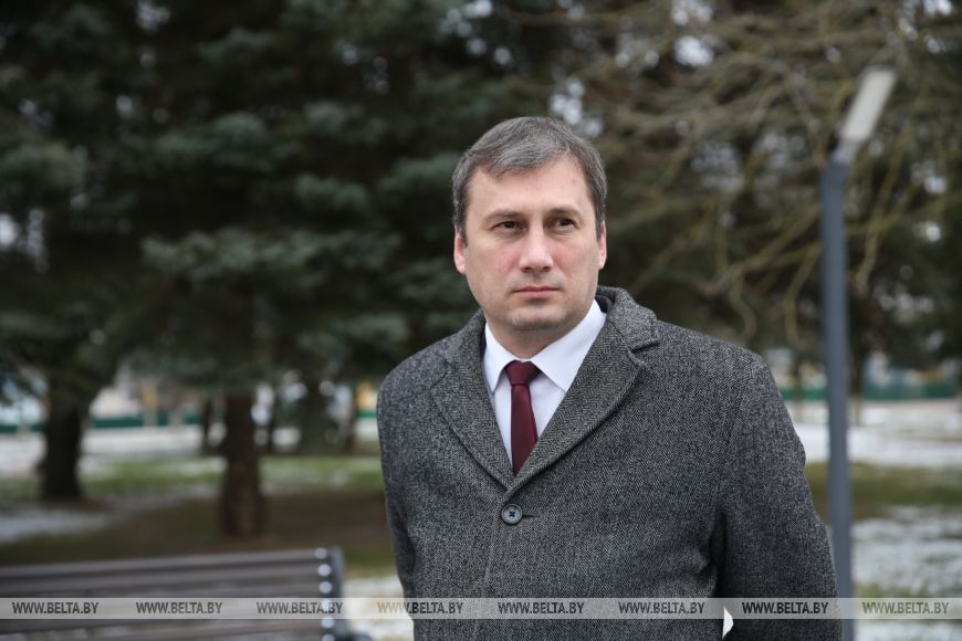 Какие дороги отремонтируют за счет госинвестиций и ждать ли новый асфальт агрогородкам? Разбираемся с экспертами