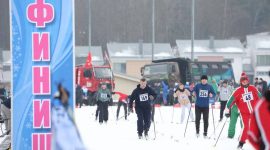 Полные трибуны и потрясающая  поддержка. Солигорская делегация на «Минской лыжне-2025» в Раубичах