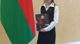 "Мы передадим страну в надёжные руки": в преддверии Дня Конституции Республики Беларусь вице-губернатор Василий Сысоев вручил паспорта новым гражданам нашей страны!