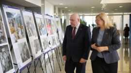 "Мы передадим страну в надёжные руки": в преддверии Дня Конституции Республики Беларусь вице-губернатор Василий Сысоев вручил паспорта новым гражданам нашей страны!