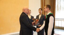 "Мы передадим страну в надёжные руки": в преддверии Дня Конституции Республики Беларусь вице-губернатор Василий Сысоев вручил паспорта новым гражданам нашей страны!