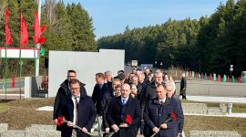 Депутаты Парламентского Собрания возложили цветы к Мемориальному комплексу «Скорбящая мать». В Солигорске проходит совместное заседание Комиссий Парламентского Собрания