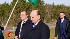 Депутаты Парламентского Собрания возложили цветы к Мемориальному комплексу «Скорбящая мать». В Солигорске проходит совместное заседание Комиссий Парламентского Собрания