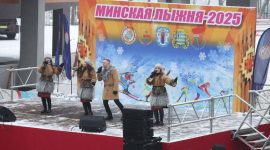 Полные трибуны и потрясающая  поддержка. Солигорская делегация на «Минской лыжне-2025» в Раубичах