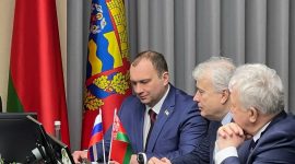 Депутаты Парламентского Собрания возложили цветы к Мемориальному комплексу «Скорбящая мать». В Солигорске проходит совместное заседание Комиссий Парламентского Собрания