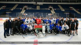 Президент Беларуси Александр Лукашенко 9 апреля посетил тренировку хоккейного клуба "Динамо-Минск" в "Минск-Арене"