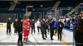 Президент Беларуси Александр Лукашенко 9 апреля посетил тренировку хоккейного клуба "Динамо-Минск" в "Минск-Арене"