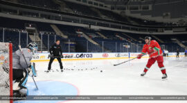 Президент Беларуси Александр Лукашенко 9 апреля посетил тренировку хоккейного клуба "Динамо-Минск" в "Минск-Арене"