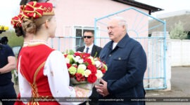 Президент Беларуси Александр Лукашенко работает в Шклове. В центре внимания - объекты агропромышленного комплекса