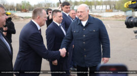 Президент Беларуси Александр Лукашенко работает в Шклове. В центре внимания - объекты агропромышленного комплекса