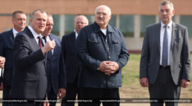 Президент Беларуси Александр Лукашенко работает в Шклове. В центре внимания - объекты агропромышленного комплекса