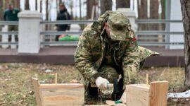 Председатель Солигорского райисполкома Анатолий Лодыга принимает участие в республиканском субботнике