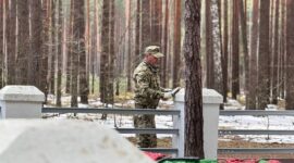 Председатель Солигорского райисполкома Анатолий Лодыга принимает участие в республиканском субботнике