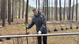 Председатель Солигорского райисполкома Анатолий Лодыга принимает участие в республиканском субботнике