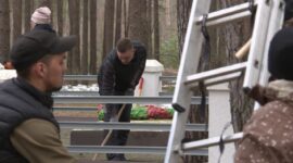 Председатель Солигорского райисполкома Анатолий Лодыга принимает участие в республиканском субботнике