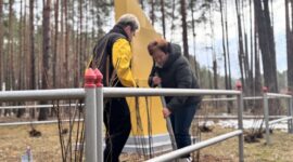 Председатель Солигорского райисполкома Анатолий Лодыга принимает участие в республиканском субботнике