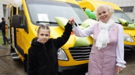 Новые автобусы -  новые возможности. Тематический проект Беларусбанка охватил еще шесть школ