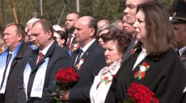 Районный митинг и возложение цветов к памятнику «Скорбящая мать». Фоторепортаж