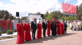 Районный митинг и возложение цветов к памятнику «Скорбящая мать». Фоторепортаж