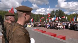 Районный митинг и возложение цветов к памятнику «Скорбящая мать». Фоторепортаж